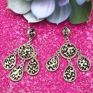 🌼 Snow Leopard Spots Dangle Earrings